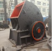 重锤破碎机一机多用,满足用户的不同需求